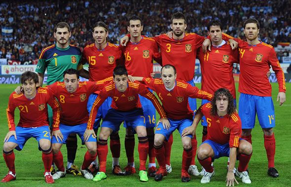 Who was the coach of the Spanish World Cup Squad 2010 winning team
