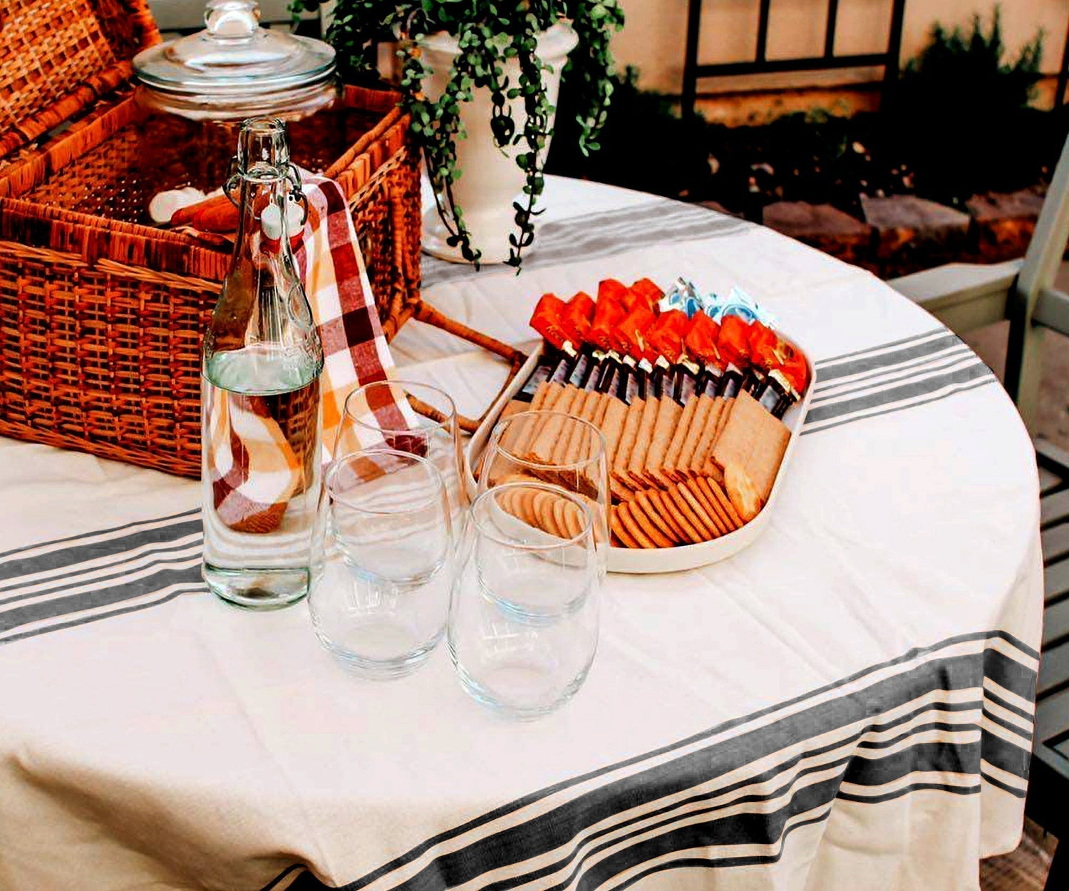 Table topper vs tablecloth which one is better for your needs