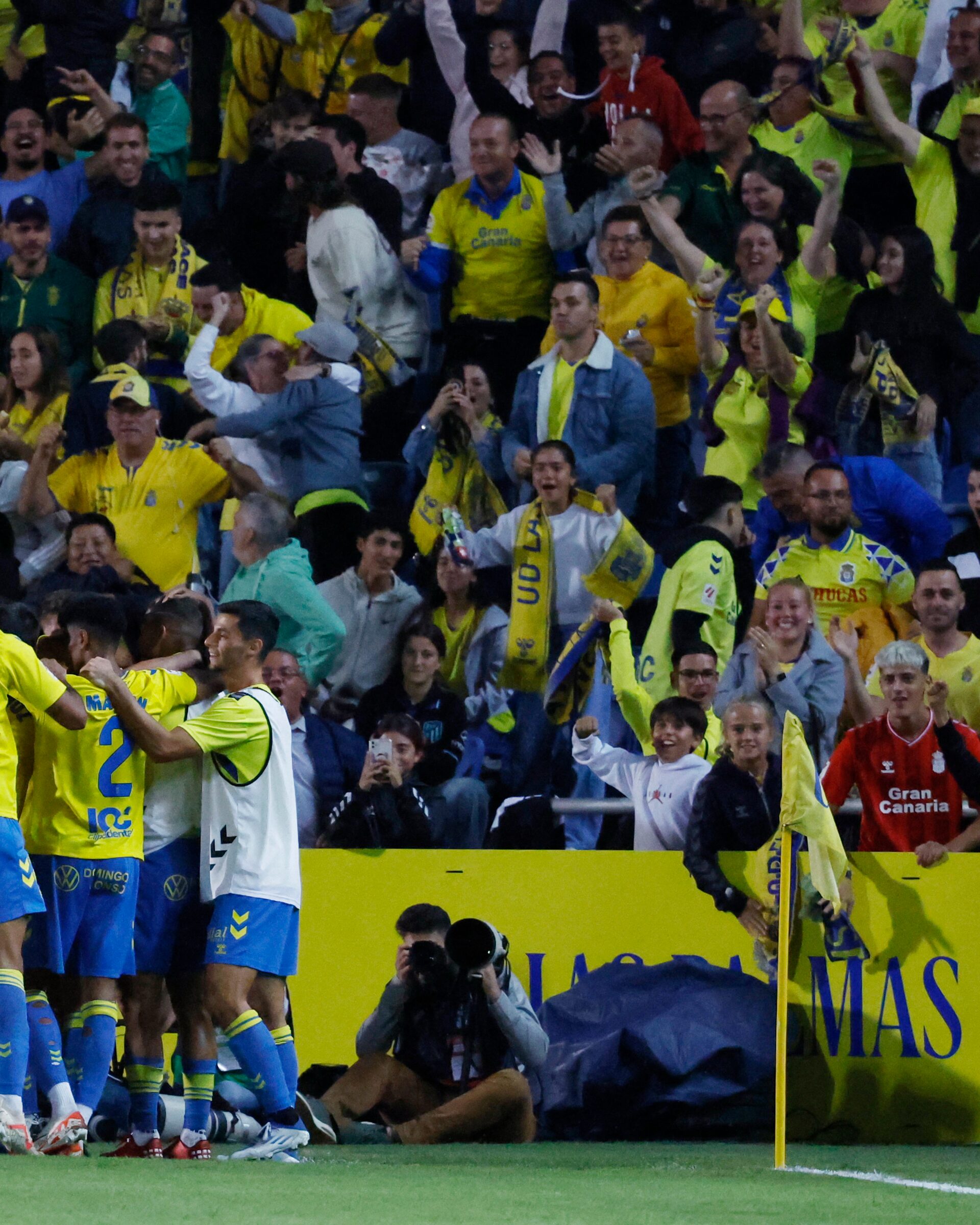 Can ud las palmas improve their standings against atlético madrid？