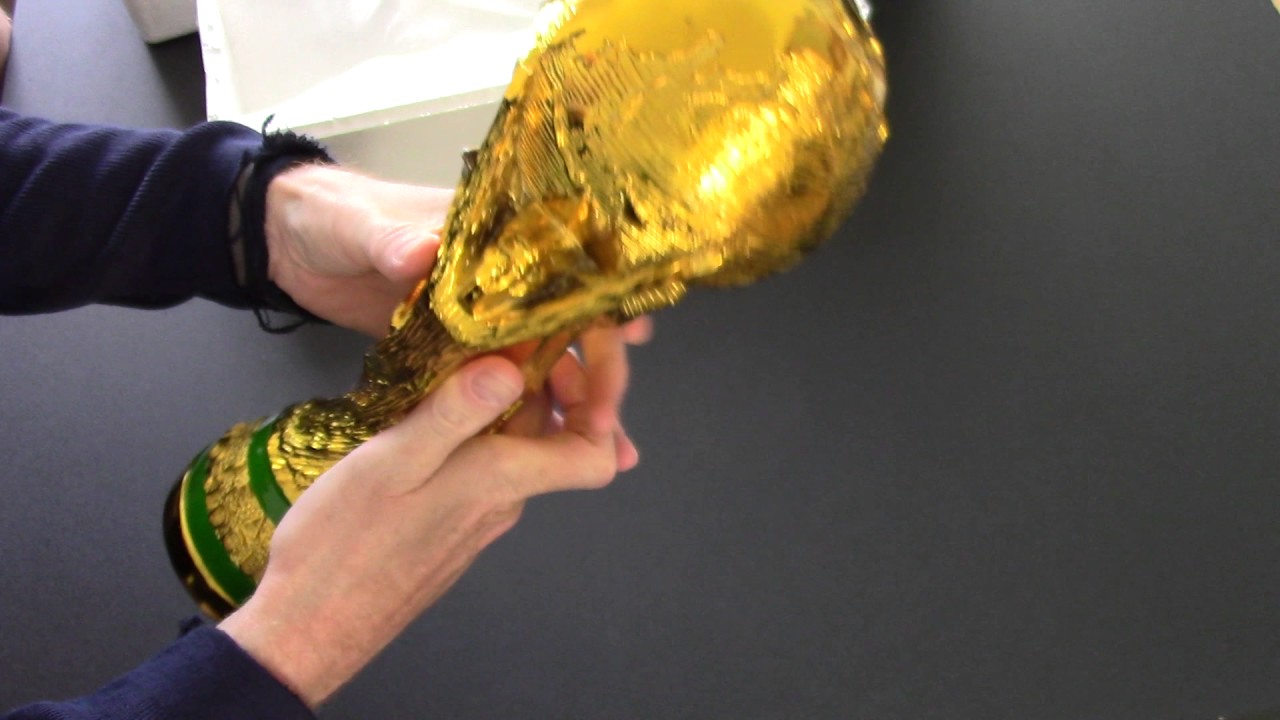 How close do some replicas look to real？ (You wont believe this amazing world cup trophy fake)