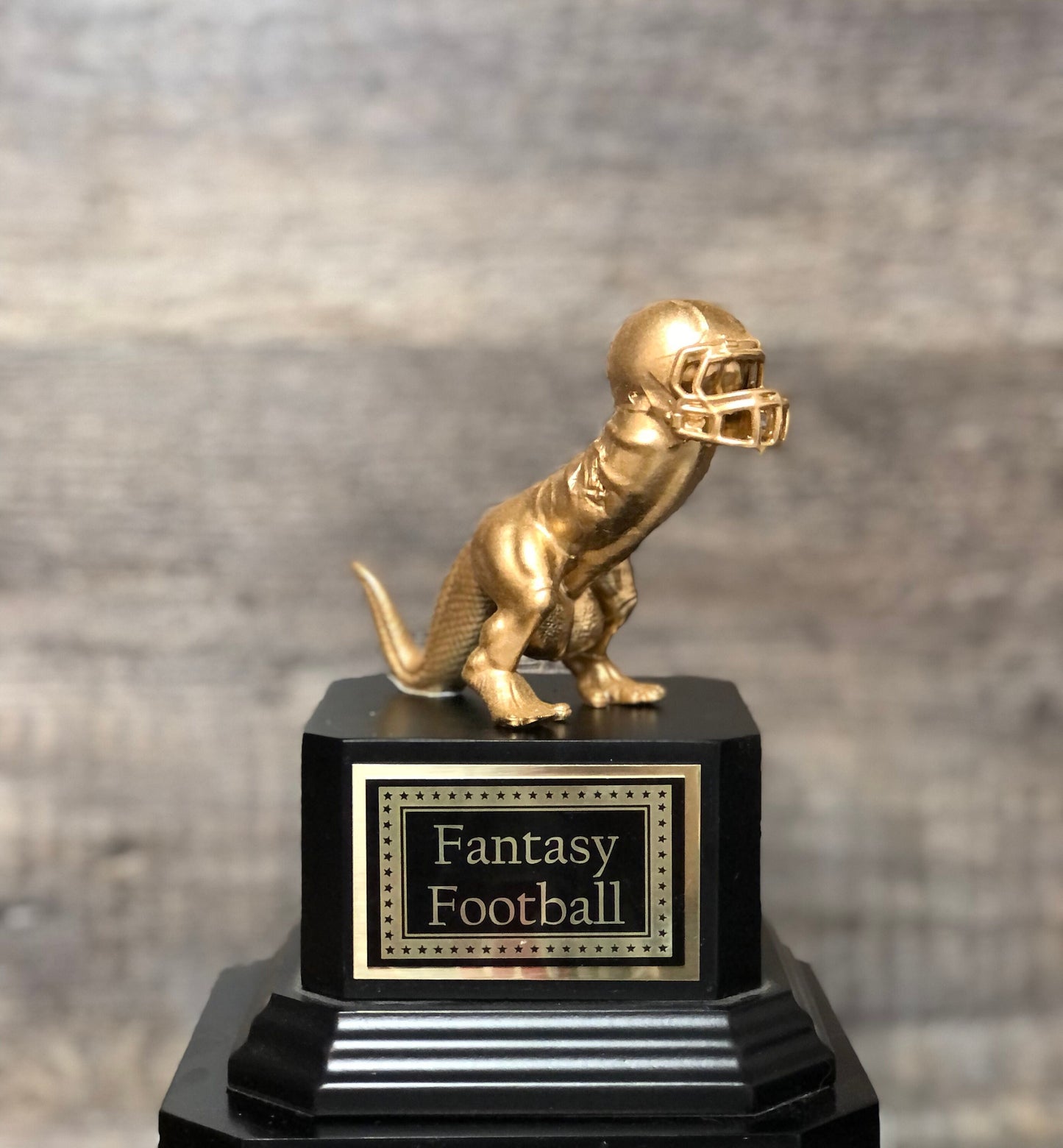 How to avoid winning the dreaded fantasy football loser trophy this year？ Tips from the pros!