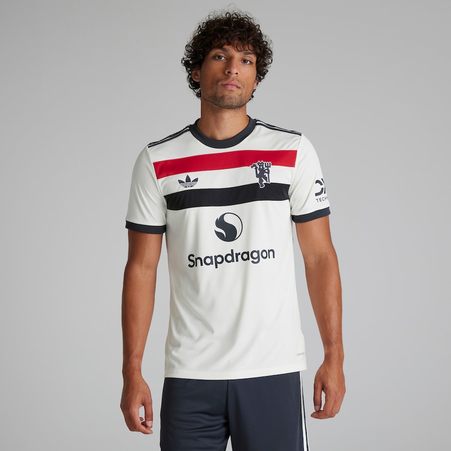 Where to buy Man Utd third kit 2425？ Here are some good places!