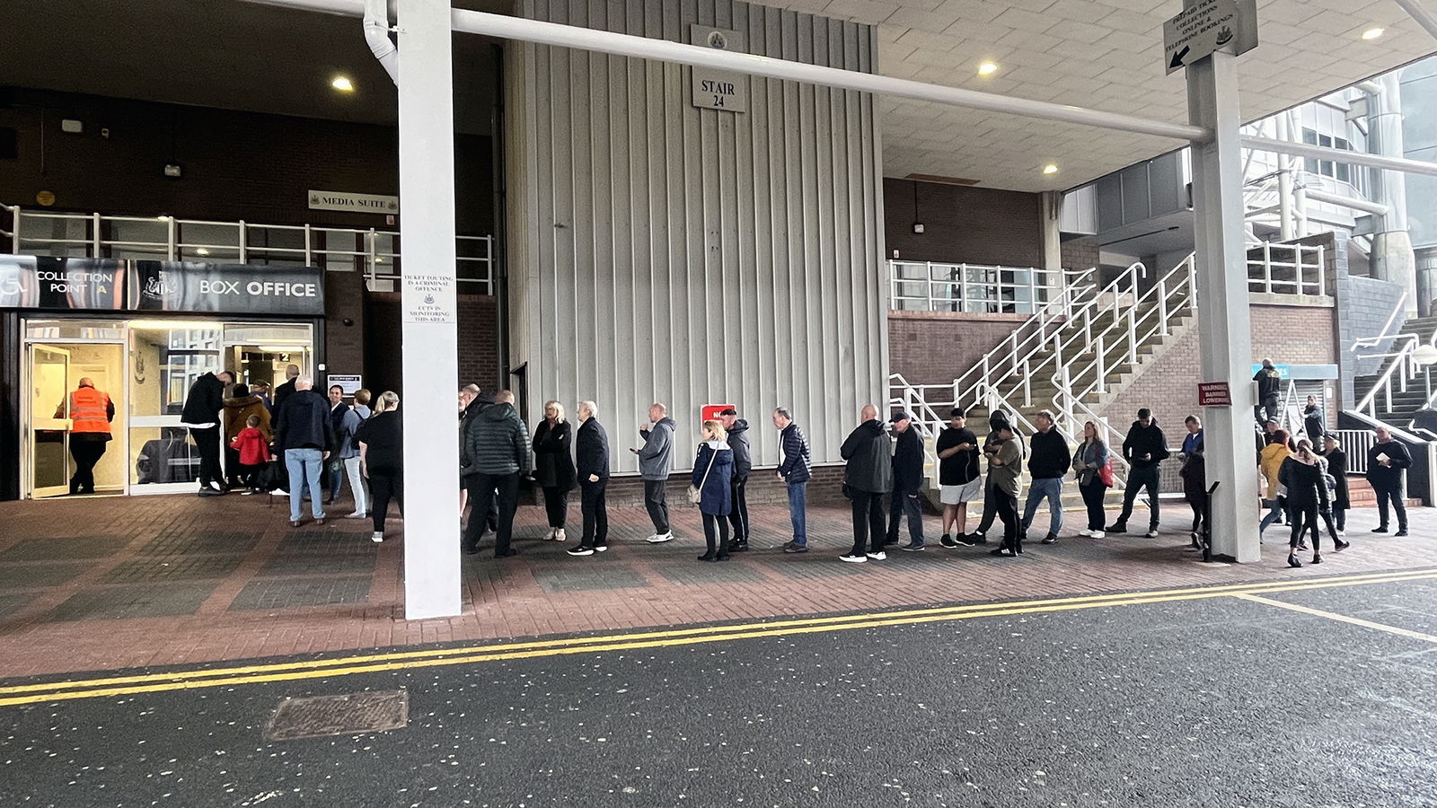 Is it easy to get tickets at Newcastle United box office? Real - world feedback!