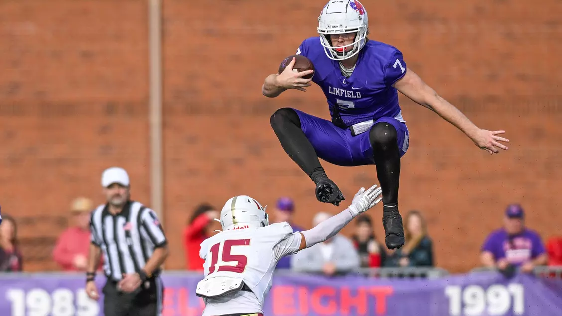 Where to find the full `linfield football roster`？ The official team site link!