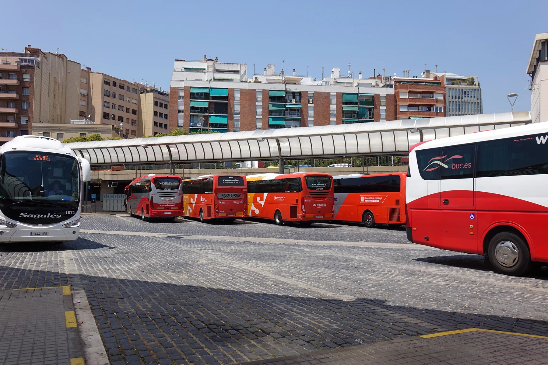 Traveling the barcelona madrid distancia? Compare costs for car vs. public transit now!