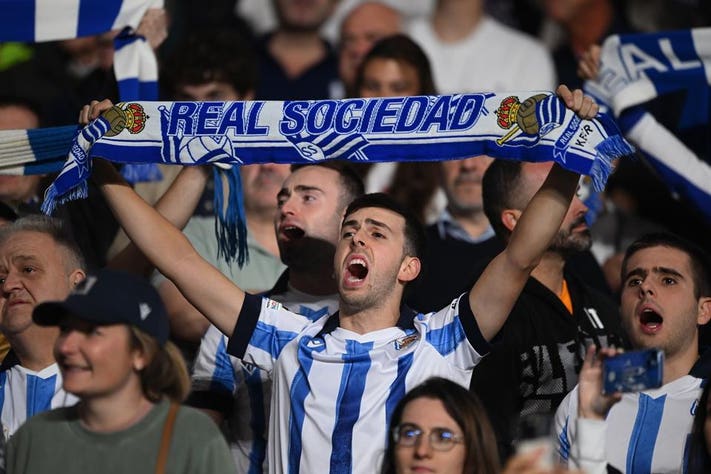 Why is Real Sociedad jersey so popular? The reasons explained!