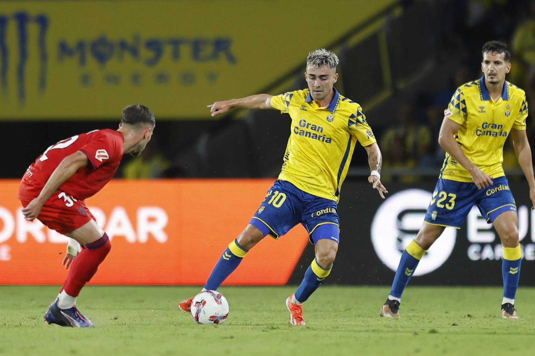 What can we learn from the statistics of Sevilla FC against U.D. Las Palmas?