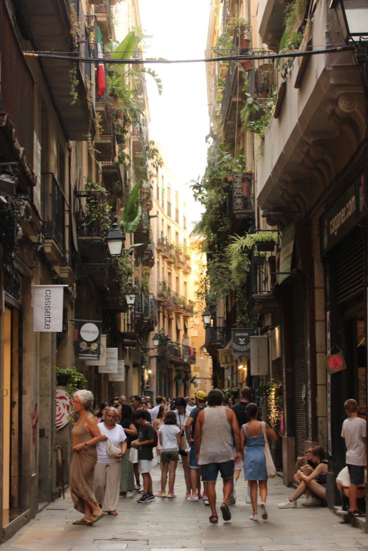 When should you visit the corner barcelona to avoid crowds？ Find the best hours here!