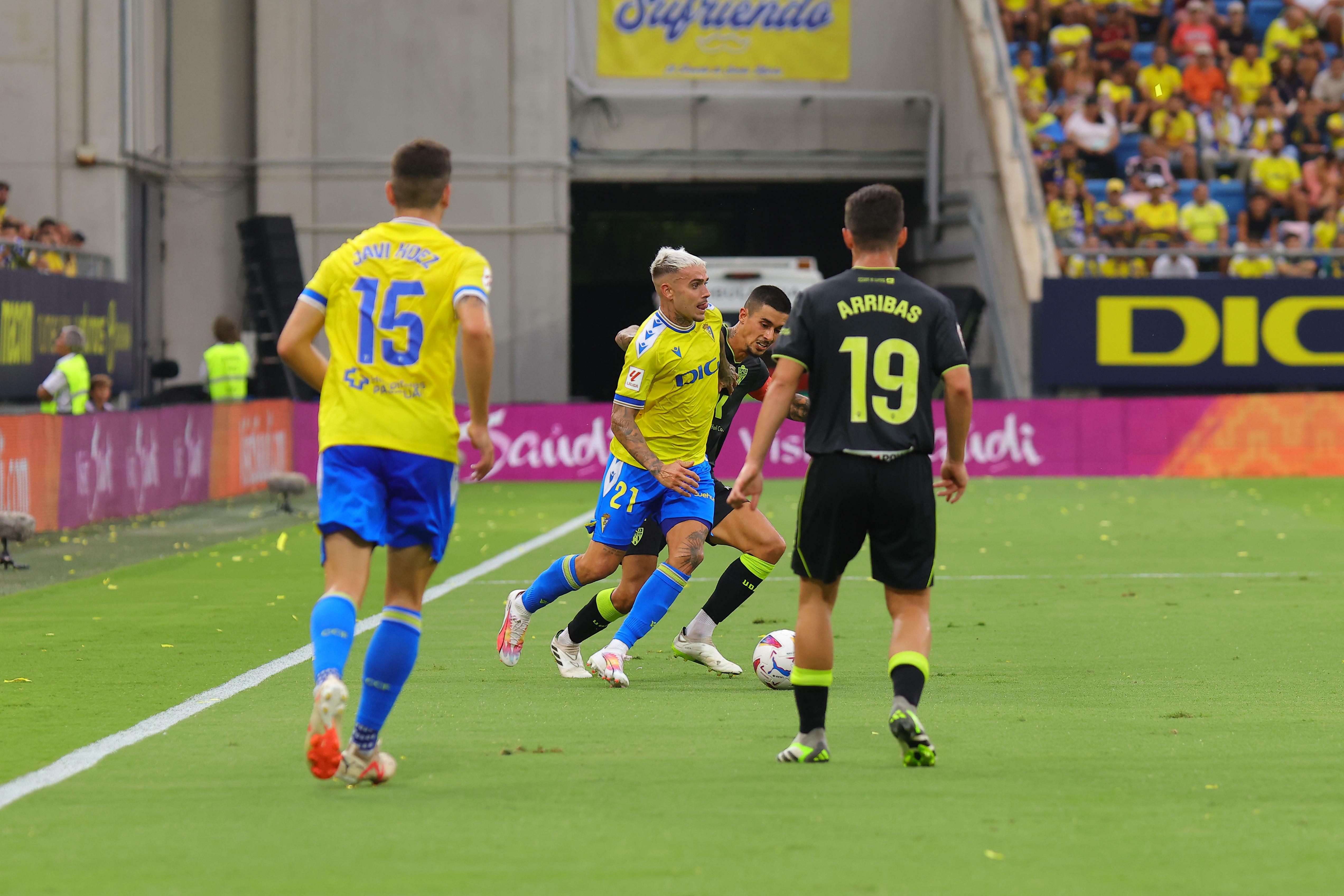 What factors affect Cádiz Club de Fútbols positions against UD Almería？