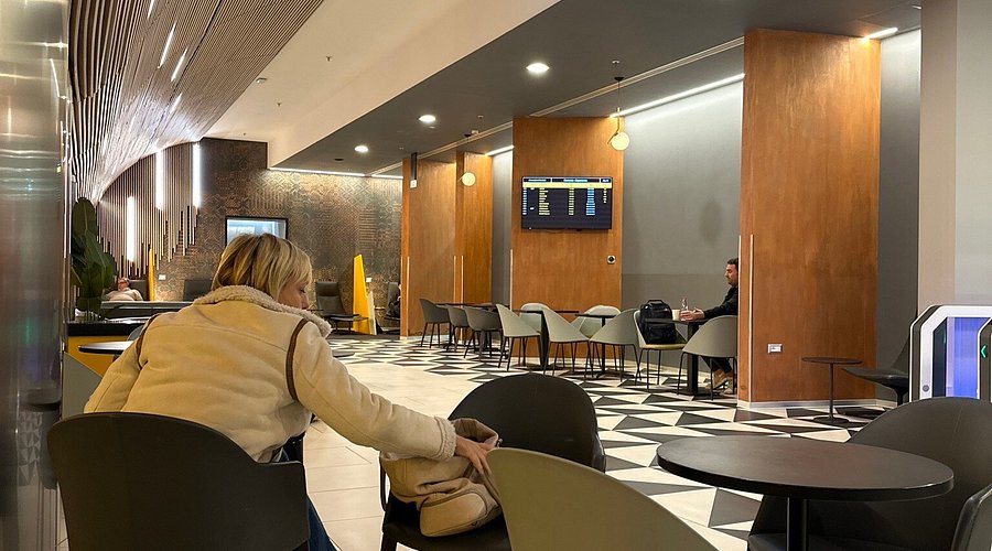 vip lounge at world cup pearl lounge： What amenities are included？ (Full review inside!)