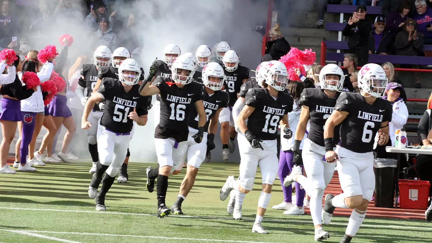 Where to find the full `linfield football roster`？ The official team site link!