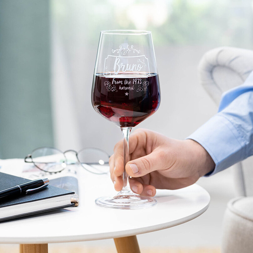 Where to find a good copa de vino personalizada? Check these places!