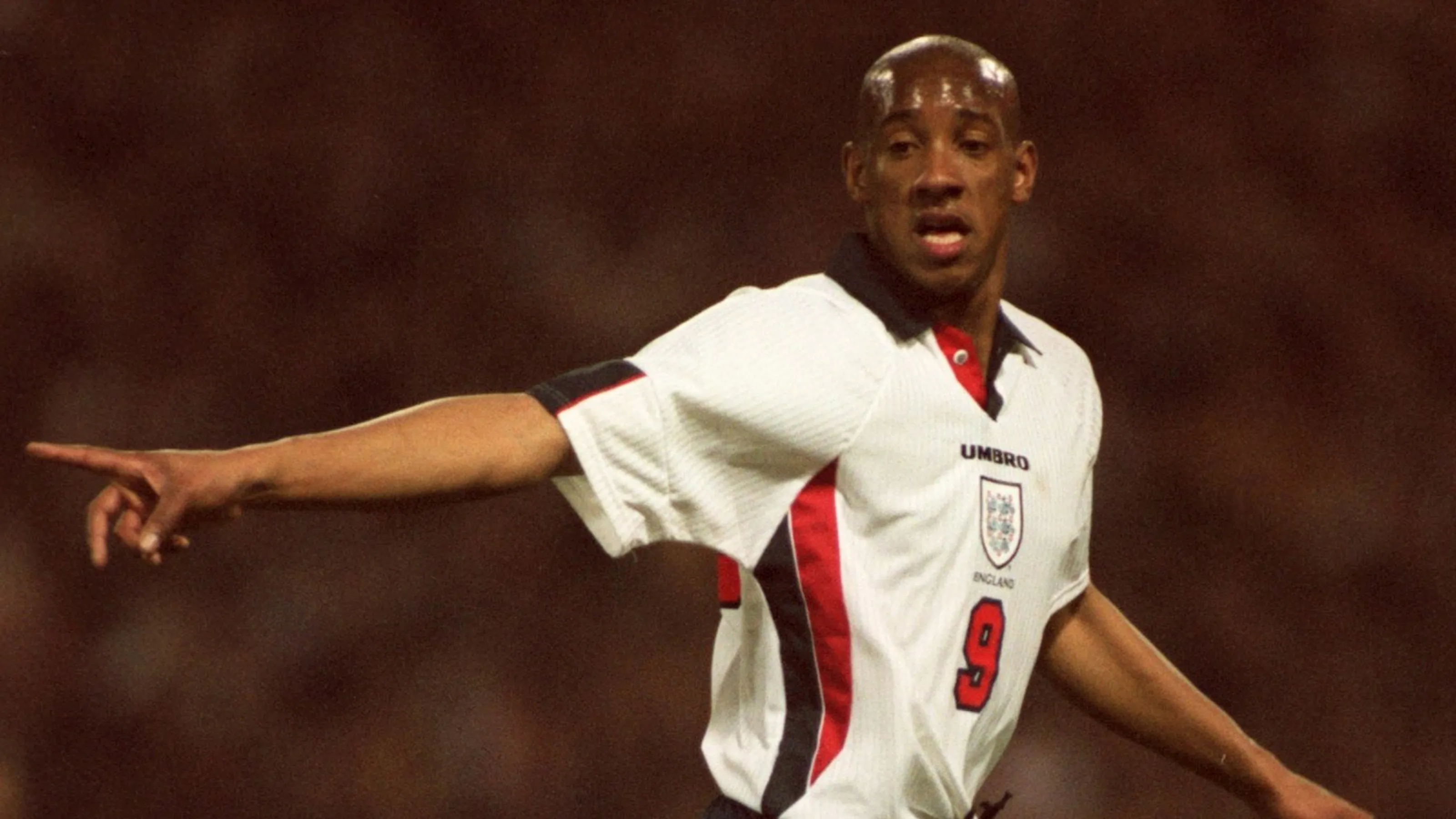 Comparing Dion Dublin Dates Joined Transfers？ Check Out His Top 5 Career Moves