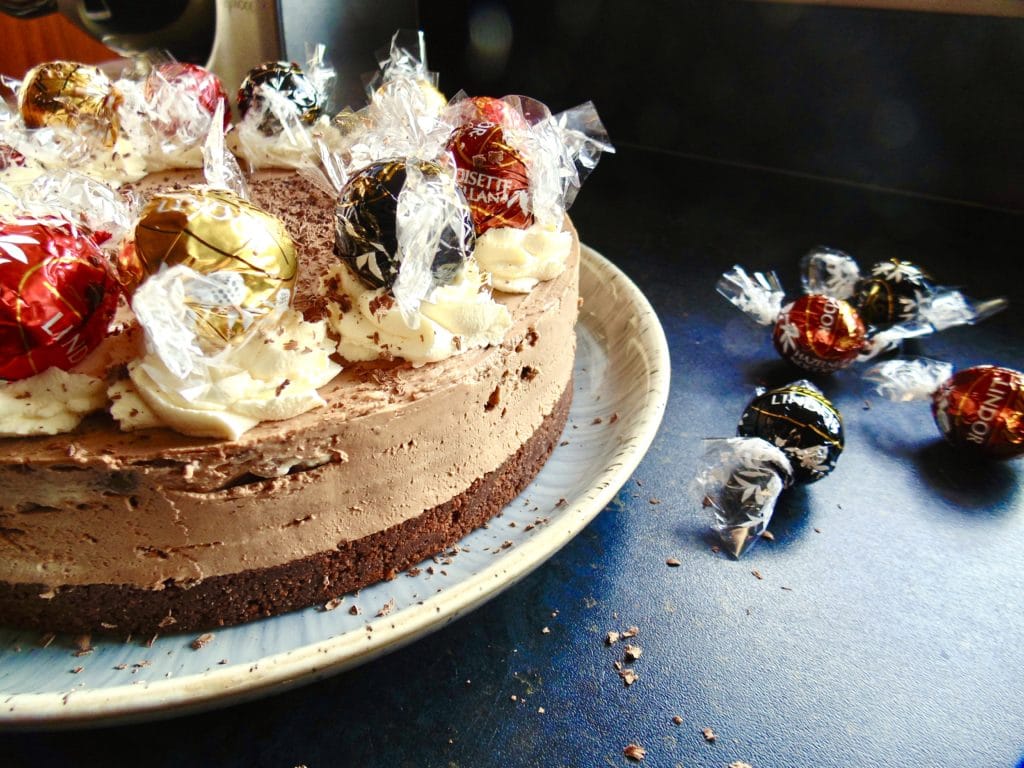 lindor truffle cheesecake:lindor chocolate mousse cheesecake