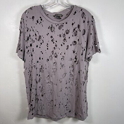 holes shirt：distressed shirt