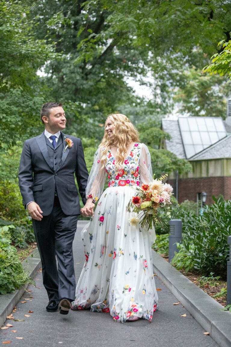 alternative wedding dress：unconventional wedding gowns