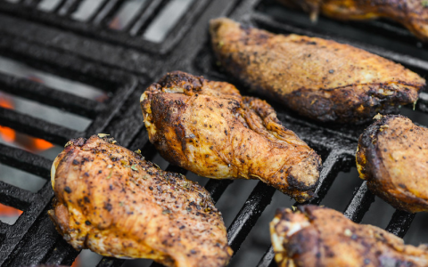 mexican style chicken wings：seasoned chicken wings, ala mexicana