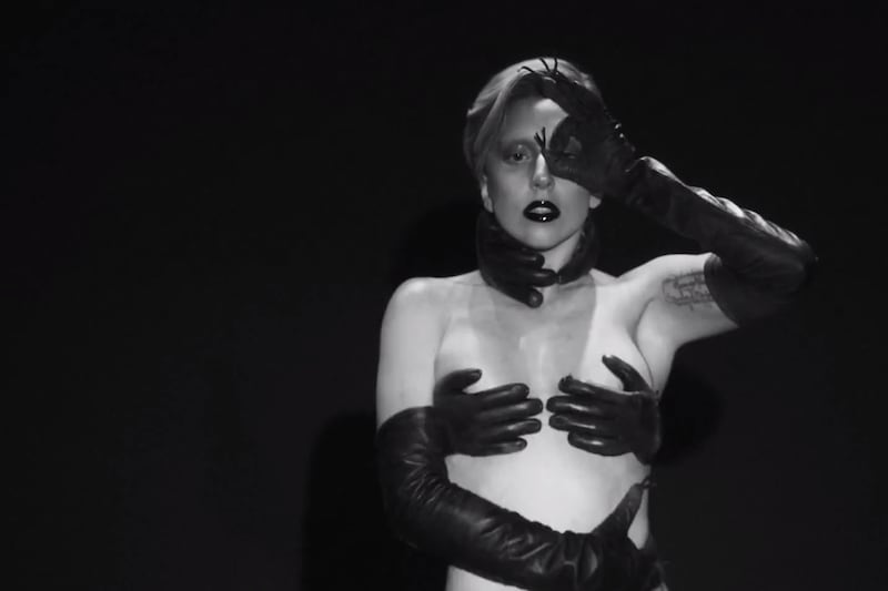 gaga bra:crazy bra