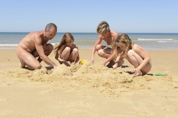 family naturist stories：tales of family naturism